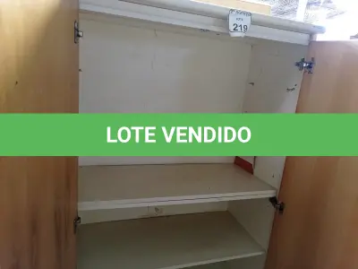 LOTE 219 - 01 ARMÁRIO PARA ESCRITÓRIO COM 02 PORTAS E 03 COMPARTIMENTOS. (NO ESTADO) ATENÇÃO! FAZER A VISITAÇÃO ANTES DE ARREMATAR, NÃO SABEMOS SE FUNCIONA. LEILÃO NÃO TEM GARANTIA E NEM DEVOLUÇÃO, SUJEITO A POSSÍVEIS AVARIAS VISÍVEIS/OCULTAS E/OU AUSÊNCIA DE COMPONENTES.