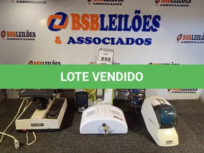 LOTE 232 - 01 MICROSCÓPIO INCOMPLETO, 01 CORTADOR DE GESSO, 01 SIRENE E 01 GRAMPEADOR. (NO ESTADO) ATENÇÃO! FAZER A VISITAÇÃO ANTES DE ARREMATAR, NÃO SABEMOS SE FUNCIONA. LEILÃO NÃO TEM GARANTIA E NEM DEVOLUÇÃO, SUJEITO A POSSÍVEIS AVARIAS VISÍVEIS/OCULTAS E/OU AUSÊNCIA DE COMPONENTES.