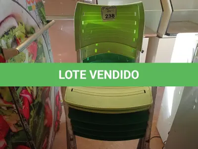 LOTE 238 - 06 CADEIRAS COM BASE DE FERRO E ACENTO E ENCOSTO EM PLÁSTICO. (NO ESTADO) ATENÇÃO! FAZER A VISITAÇÃO ANTES DE ARREMATAR, NÃO SABEMOS SE FUNCIONA. LEILÃO NÃO TEM GARANTIA E NEM DEVOLUÇÃO, SUJEITO A POSSÍVEIS AVARIAS VISÍVEIS/OCULTAS E/OU AUSÊNCIA DE COMPONENTES.