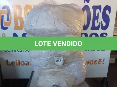 LOTE 319 - 01 LOTE COM 20 CORTINAS DIVERSAS (SACKS WITH CURTAINS). (NO ESTADO EM QUE SE ENCONTRA. SUJEITO A AVARIAS OCULTAS/VISÍVEIS.) 0000083