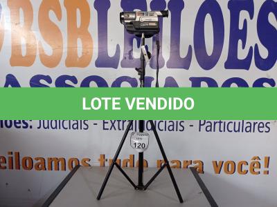 LOTE 120 - 01 CÂMERA FILMADORA MARCA SONY COM O TRIPÉ. (NO ESTADO) ATENÇÃO! FAZER A VISITAÇÃO ANTES DE ARREMATAR, NÃO SABEMOS SE FUNCIONA. LEILÃO NÃO TEM GARANTIA E NEM DEVOLUÇÃO, SUJEITO A POSSÍVEIS AVARIAS VISÍVEIS/OCULTAS E/OU AUSÊNCIA DE COMPONENTES.