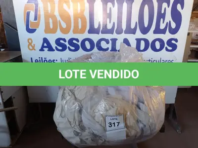 LOTE 317 - 01 LOTE COM 20 CORTINAS DIVERSAS (SACKS WITH CURTAINS). (NO ESTADO EM QUE SE ENCONTRA. SUJEITO A AVARIAS OCULTAS/VISÍVEIS.) 0000083