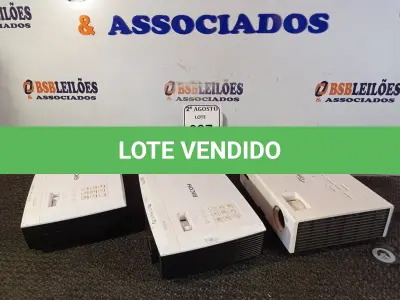 LOTE 007 - 03 PROJETORES PARA RETIRADA DE PEÇAS, MARCAS E MODELOS DIVERSOS. (NO ESTADO) ATENÇÃO! FAZER A VISITAÇÃO ANTES DE ARREMATAR, NÃO SABEMOS SE FUNCIONA. LEILÃO NÃO TEM GARANTIA E NEM DEVOLUÇÃO, SUJEITO A POSSÍVEIS AVARIAS VISÍVEIS/OCULTAS E/OU AUSÊNCIA DE COMPONENTES.