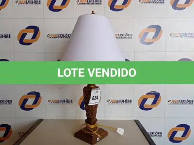LOTE 034 - 01 ABAJUR COM CÚPULA LAMP. (NO ESTADO EM QUE SE ENCONTRA. SUJEITO A AVARIAS OCULTAS/VISÍVEIS.) AV9625H