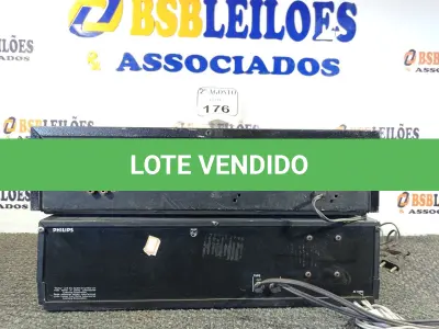 LOTE 176 - 02 TOCA FITAS SENDO 01 PHILIPHS COM DOIS TAPES E O OUTRO COM APENAS UM MARCA TECHNICS. (NO ESTADO) ATENÇÃO! FAZER A VISITAÇÃO ANTES DE ARREMATAR, NÃO SABEMOS SE FUNCIONA. LEILÃO NÃO TEM GARANTIA E NEM DEVOLUÇÃO, SUJEITO A POSSÍVEIS AVARIAS VISÍVEIS/OCULTAS E/OU AUSÊNCIA DE COMPONENTES.