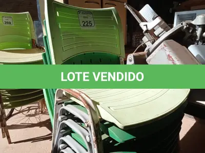 LOTE 225 - 06 CADEIRAS COM BASE DE FERRO E ACENTO E ENCOSTO EM PLÁSTICO. (NO ESTADO) ATENÇÃO! FAZER A VISITAÇÃO ANTES DE ARREMATAR, NÃO SABEMOS SE FUNCIONA. LEILÃO NÃO TEM GARANTIA E NEM DEVOLUÇÃO, SUJEITO A POSSÍVEIS AVARIAS VISÍVEIS/OCULTAS E/OU AUSÊNCIA DE COMPONENTES.