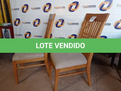 LOTE 139 - 02 CADEIRAS PÉS EM MADEIRA (CHAIR). (NO ESTADO EM QUE SE ENCONTRA. SUJEITO A AVARIAS OCULTAS/VISÍVEIS.) AV9384C, BF8524M
