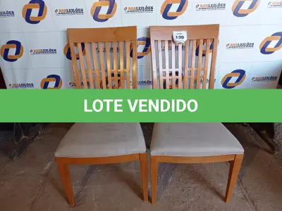 LOTE 139 - 02 CADEIRAS PÉS EM MADEIRA (CHAIR). (NO ESTADO EM QUE SE ENCONTRA. SUJEITO A AVARIAS OCULTAS/VISÍVEIS.) AV9384C, BF8524M