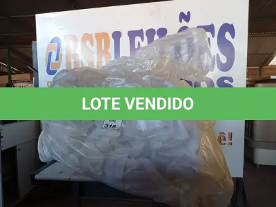 LOTE 316 - 01 LOTE COM 20 CORTINAS DIVERSAS (SACKS WITH CURTAINS). (NO ESTADO EM QUE SE ENCONTRA. SUJEITO A AVARIAS OCULTAS/VISÍVEIS.) 0000083