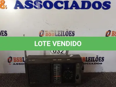 LOTE 032 - 01 RADIO ANTIGO MARCA PHILIPS RL301. (NO ESTADO) ATENÇÃO! FAZER A VISITAÇÃO ANTES DE ARREMATAR, NÃO SABEMOS SE FUNCIONA. LEILÃO NÃO TEM GARANTIA E NEM DEVOLUÇÃO, SUJEITO A POSSÍVEIS AVARIAS VISÍVEIS/OCULTAS E/OU AUSÊNCIA DE COMPONENTES.