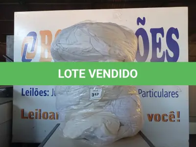 LOTE 319 - 01 LOTE COM 20 CORTINAS DIVERSAS (SACKS WITH CURTAINS). (NO ESTADO EM QUE SE ENCONTRA. SUJEITO A AVARIAS OCULTAS/VISÍVEIS.) 0000083