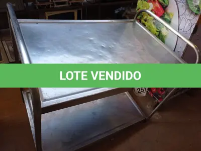 LOTE 251 - 01 BANCADA EM INOX PEQUENA COM 02 COMPARTIMENTOS.  (NO ESTADO) ATENÇÃO! FAZER A VISITAÇÃO ANTES DE ARREMATAR, NÃO SABEMOS SE FUNCIONA. LEILÃO NÃO TEM GARANTIA E NEM DEVOLUÇÃO, SUJEITO A POSSÍVEIS AVARIAS VISÍVEIS/OCULTAS E/OU AUSÊNCIA DE COMPONENTES.