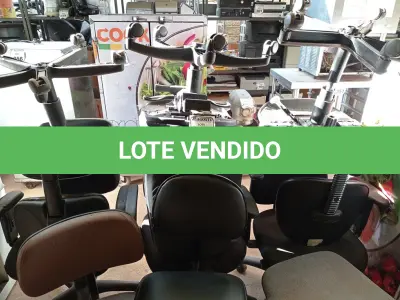 LOTE 242 - 09 CADEIRAS PARA ESCRITÓRIO COM BASE GIRATÓRIA. (NO ESTADO) ATENÇÃO! FAZER A VISITAÇÃO ANTES DE ARREMATAR, NÃO SABEMOS SE FUNCIONA. LEILÃO NÃO TEM GARANTIA E NEM DEVOLUÇÃO, SUJEITO A POSSÍVEIS AVARIAS VISÍVEIS/OCULTAS E/OU AUSÊNCIA DE COMPONENTES.