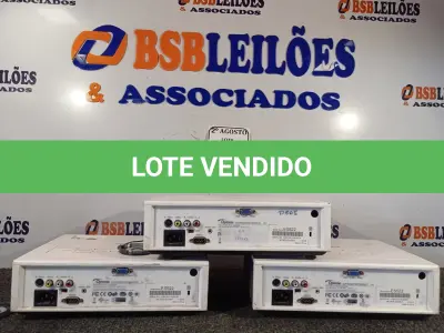 LOTE 096 - 03 PROJETORES MARCA OPTOMA PARA RETIRADA DE PEÇAS. (NO ESTADO) ATENÇÃO! FAZER A VISITAÇÃO ANTES DE ARREMATAR, NÃO SABEMOS SE FUNCIONA. LEILÃO NÃO TEM GARANTIA E NEM DEVOLUÇÃO, SUJEITO A POSSÍVEIS AVARIAS VISÍVEIS/OCULTAS E/OU AUSÊNCIA DE COMPONENTES.