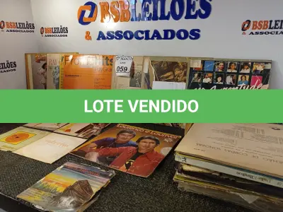 LOTE 059 - 43 DISCOS DIVERSOS. (NO ESTADO) ATENÇÃO! FAZER A VISITAÇÃO ANTES DE ARREMATAR, NÃO SABEMOS SE FUNCIONA. LEILÃO NÃO TEM GARANTIA E NEM DEVOLUÇÃO, SUJEITO A POSSÍVEIS AVARIAS VISÍVEIS/OCULTAS E/OU AUSÊNCIA DE COMPONENTES.