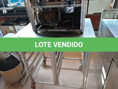 LOTE 253 - 01 CARRINHO EM INOX E 01 REFRESQUEIRA EM INOX. (NO ESTADO) ATENÇÃO! FAZER A VISITAÇÃO ANTES DE ARREMATAR, NÃO SABEMOS SE FUNCIONA. LEILÃO NÃO TEM GARANTIA E NEM DEVOLUÇÃO, SUJEITO A POSSÍVEIS AVARIAS VISÍVEIS/OCULTAS E/OU AUSÊNCIA DE COMPONENTES.