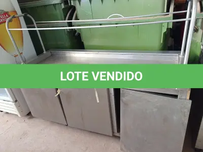 LOTE 324 - 01 BALCÃO PARA FRIOS COM 03 PORTAS EM INOX. (NO ESTADO) ATENÇÃO! FAZER A VISITAÇÃO ANTES DE ARREMATAR, NÃO SABEMOS SE FUNCIONA. LEILÃO NÃO TEM GARANTIA E NEM DEVOLUÇÃO, SUJEITO A POSSÍVEIS AVARIAS VISÍVEIS/OCULTAS E/OU AUSÊNCIA DE COMPONENTES.