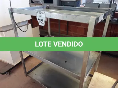 LOTE 258 - 01 CARRINHO EM INOX COM 03 COMPARTIMENTOS. (NO ESTADO) ATENÇÃO! FAZER A VISITAÇÃO ANTES DE ARREMATAR, NÃO SABEMOS SE FUNCIONA. LEILÃO NÃO TEM GARANTIA E NEM DEVOLUÇÃO, SUJEITO A POSSÍVEIS AVARIAS VISÍVEIS/OCULTAS E/OU AUSÊNCIA DE COMPONENTES.