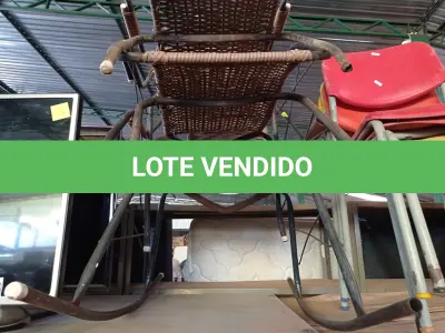LOTE 086 - 03 CADEIRAS SENDO 01 DE BALANÇO. (NO ESTADO) ATENÇÃO! FAZER A VISITAÇÃO ANTES DE ARREMATAR, NÃO SABEMOS SE FUNCIONA. LEILÃO NÃO TEM GARANTIA E NEM DEVOLUÇÃO, SUJEITO A POSSÍVEIS AVARIAS VISÍVEIS/OCULTAS E/OU AUSÊNCIA DE COMPONENTES.