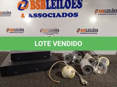 LOTE 010 - 02 DVRS E 06 CÂMERAS DE SEGURANÇA DIVERSAS. (NO ESTADO) ATENÇÃO! FAZER A VISITAÇÃO ANTES DE ARREMATAR, NÃO SABEMOS SE FUNCIONA. LEILÃO NÃO TEM GARANTIA E NEM DEVOLUÇÃO, SUJEITO A POSSÍVEIS AVARIAS VISÍVEIS/OCULTAS E/OU AUSÊNCIA DE COMPONENTES.