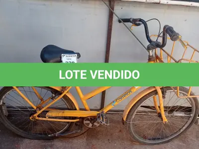 LOTE 328 - 01 BICICLETA ARO 26 CARGUEIRA NA COR AMARELA.  (NO ESTADO) ATENÇÃO! FAZER A VISITAÇÃO ANTES DE ARREMATAR, NÃO SABEMOS SE FUNCIONA. LEILÃO NÃO TEM GARANTIA E NEM DEVOLUÇÃO, SUJEITO A POSSÍVEIS AVARIAS VISÍVEIS/OCULTAS E/OU AUSÊNCIA DE COMPONENTES.