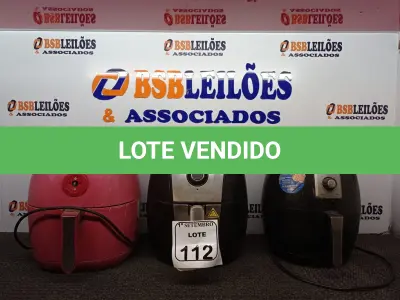 LOTE 112 - 03 AIR FRYES MARCAS E MODELOS DIVERSOS COM AVARIAS. (NO ESTADO) ATENÇÃO! FAZER A VISITAÇÃO ANTES DE ARREMATAR, NÃO SABEMOS SE FUNCIONA. LEILÃO NÃO TEM GARANTIA E NEM DEVOLUÇÃO, SUJEITO A POSSÍVEIS AVARIAS VISÍVEIS/OCULTAS E/OU AUSÊNCIA DE COMPONENTES.