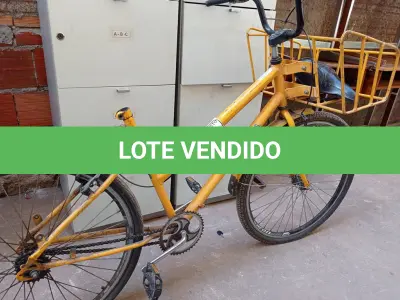 LOTE 338 - 01 BICICLETA ARO 26 CARGUEIRA NA COR AMARELA.  (NO ESTADO) ATENÇÃO! FAZER A VISITAÇÃO ANTES DE ARREMATAR, NÃO SABEMOS SE FUNCIONA. LEILÃO NÃO TEM GARANTIA E NEM DEVOLUÇÃO, SUJEITO A POSSÍVEIS AVARIAS VISÍVEIS/OCULTAS E/OU AUSÊNCIA DE COMPONENTES.