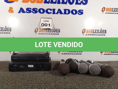 LOTE 001 - 05 MICROFONES DIVERSOS E02 TRANSMISSORES DIVERSOS. (NO ESTADO) ATENÇÃO! FAZER A VISITAÇÃO ANTES DE ARREMATAR, NÃO SABEMOS SE FUNCIONA. LEILÃO NÃO TEM GARANTIA E NEM DEVOLUÇÃO, SUJEITO A POSSÍVEIS AVARIAS VISÍVEIS/OCULTAS E/OU AUSÊNCIA DE COMPONENTES.