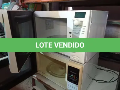 LOTE 054 - 02 MICRO-ONDAS MARCA SHARP E BRASTEMP. (NO ESTADO) ATENÇÃO! FAZER A VISITAÇÃO ANTES DE ARREMATAR, NÃO SABEMOS SE FUNCIONA. LEILÃO NÃO TEM GARANTIA E NEM DEVOLUÇÃO, SUJEITO A POSSÍVEIS AVARIAS VISÍVEIS/OCULTAS E/OU AUSÊNCIA DE COMPONENTES.
