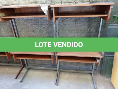 LOTE 343 - 04 MESAS EM MADEIRA COM PÉS CROMADOS. (NO ESTADO) ATENÇÃO! FAZER A VISITAÇÃO ANTES DE ARREMATAR, NÃO SABEMOS SE FUNCIONA. LEILÃO NÃO TEM GARANTIA E NEM DEVOLUÇÃO, SUJEITO A POSSÍVEIS AVARIAS VISÍVEIS/OCULTAS E/OU AUSÊNCIA DE COMPONENTES.