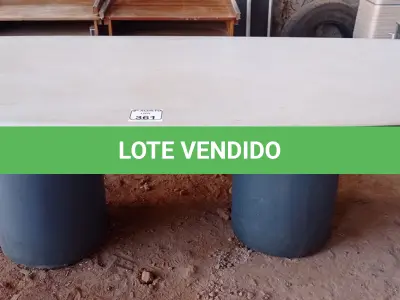 LOTE 361 - 01 MESA EM MADEIRA PARA REUNIÃO. (NO ESTADO) ATENÇÃO! FAZER A VISITAÇÃO ANTES DE ARREMATAR, NÃO SABEMOS SE FUNCIONA. LEILÃO NÃO TEM GARANTIA E NEM DEVOLUÇÃO, SUJEITO A POSSÍVEIS AVARIAS VISÍVEIS/OCULTAS E/OU AUSÊNCIA DE COMPONENTES.