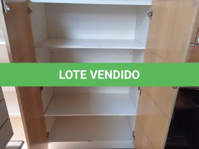 LOTE 319 - 01 ARMÁRIO EM MADEIRA PARA ESCRITÓRIO COM DUAS PORTAS E DUAS PRATELEIRAS. (NO ESTADO) ATENÇÃO! FAZER A VISITAÇÃO ANTES DE ARREMATAR, NÃO SABEMOS SE FUNCIONA. LEILÃO NÃO TEM GARANTIA E NEM DEVOLUÇÃO, SUJEITO A POSSÍVEIS AVARIAS VISÍVEIS/OCULTAS E/OU AUSÊNCIA DE COMPONENTES.