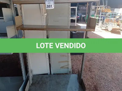 LOTE 351 - 01 ESTANTE EM FERRO COM PRATELEIRAS. (NO ESTADO) ATENÇÃO! FAZER A VISITAÇÃO ANTES DE ARREMATAR, NÃO SABEMOS SE FUNCIONA. LEILÃO NÃO TEM GARANTIA E NEM DEVOLUÇÃO, SUJEITO A POSSÍVEIS AVARIAS VISÍVEIS/OCULTAS E/OU AUSÊNCIA DE COMPONENTES.