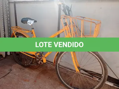 LOTE 328 - 01 BICICLETA ARO 26 CARGUEIRA NA COR AMARELA.  (NO ESTADO) ATENÇÃO! FAZER A VISITAÇÃO ANTES DE ARREMATAR, NÃO SABEMOS SE FUNCIONA. LEILÃO NÃO TEM GARANTIA E NEM DEVOLUÇÃO, SUJEITO A POSSÍVEIS AVARIAS VISÍVEIS/OCULTAS E/OU AUSÊNCIA DE COMPONENTES.