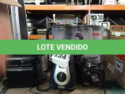 LOTE 134 - 06 LIQUIDIFICADORES MARCAS E MODELOS DIVERSOS, 01 CAFETEIRA INCOMPLETA E 02 PANELAS ELÉTRICAS. (NO ESTADO) ATENÇÃO! FAZER A VISITAÇÃO ANTES DE ARREMATAR, NÃO SABEMOS SE FUNCIONA. LEILÃO NÃO TEM GARANTIA E NEM DEVOLUÇÃO, SUJEITO A POSSÍVEIS AVARIAS VISÍVEIS/OCULTAS E/OU AUSÊNCIA DE COMPONENTES.