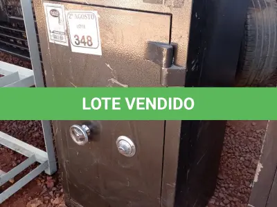 LOTE 348 - 01 COFRE EM AÇO SEM CHAVE. (NO ESTADO) ATENÇÃO! FAZER A VISITAÇÃO ANTES DE ARREMATAR, NÃO SABEMOS SE FUNCIONA. LEILÃO NÃO TEM GARANTIA E NEM DEVOLUÇÃO, SUJEITO A POSSÍVEIS AVARIAS VISÍVEIS/OCULTAS E/OU AUSÊNCIA DE COMPONENTES.