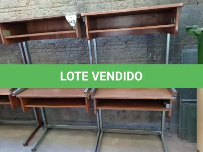 LOTE 343 - 04 MESAS EM MADEIRA COM PÉS CROMADOS. (NO ESTADO) ATENÇÃO! FAZER A VISITAÇÃO ANTES DE ARREMATAR, NÃO SABEMOS SE FUNCIONA. LEILÃO NÃO TEM GARANTIA E NEM DEVOLUÇÃO, SUJEITO A POSSÍVEIS AVARIAS VISÍVEIS/OCULTAS E/OU AUSÊNCIA DE COMPONENTES.