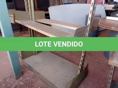 LOTE 358 - 01 ESTANTE EM FERRO COM PRATELEIRAS. (NO ESTADO) ATENÇÃO! FAZER A VISITAÇÃO ANTES DE ARREMATAR, NÃO SABEMOS SE FUNCIONA. LEILÃO NÃO TEM GARANTIA E NEM DEVOLUÇÃO, SUJEITO A POSSÍVEIS AVARIAS VISÍVEIS/OCULTAS E/OU AUSÊNCIA DE COMPONENTES.