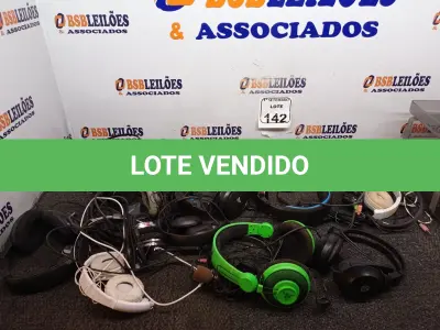 LOTE 142 - 01 LOTE COM DIVERSOS HEADPHONES E 01 BANDEJA PARA PAPEL. (NO ESTADO) ATENÇÃO! FAZER A VISITAÇÃO ANTES DE ARREMATAR, NÃO SABEMOS SE FUNCIONA. LEILÃO NÃO TEM GARANTIA E NEM DEVOLUÇÃO, SUJEITO A POSSÍVEIS AVARIAS VISÍVEIS/OCULTAS E/OU AUSÊNCIA DE COMPONENTES.