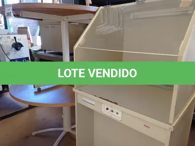 LOTE 262 - 01 MESA ASSÉPTICA E 02 MESAS REDONDAS COM BASE DE FERRO. (NO ESTADO) ATENÇÃO! FAZER A VISITAÇÃO ANTES DE ARREMATAR, NÃO SABEMOS SE FUNCIONA. LEILÃO NÃO TEM GARANTIA E NEM DEVOLUÇÃO, SUJEITO A POSSÍVEIS AVARIAS VISÍVEIS/OCULTAS E/OU AUSÊNCIA DE COMPONENTES.