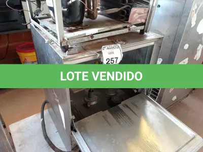 LOTE 257 - 01 LAVA LOUÇAS EM INOX INCOMPLETA E 01 SUCATA DE REFRESQUEIRA. (NO ESTADO) ATENÇÃO! FAZER A VISITAÇÃO ANTES DE ARREMATAR, NÃO SABEMOS SE FUNCIONA. LEILÃO NÃO TEM GARANTIA E NEM DEVOLUÇÃO, SUJEITO A POSSÍVEIS AVARIAS VISÍVEIS/OCULTAS E/OU AUSÊNCIA DE COMPONENTES.