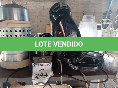 LOTE 294 - 01 ESPREMEDOR INDUSTRIAL DE LARANJA, 02 BASES DE LIQUIDIFICADOR, 01 SANDUICHEIRA E UTENSÍLIOS DIVERSOS. (NO ESTADO) ATENÇÃO! FAZER A VISITAÇÃO ANTES DE ARREMATAR, NÃO SABEMOS SE FUNCIONA. LEILÃO NÃO TEM GARANTIA E NEM DEVOLUÇÃO, SUJEITO A POSSÍVEIS AVARIAS VISÍVEIS/OCULTAS E/OU AUSÊNCIA DE COMPONENTES.