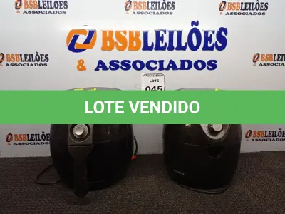 LOTE 045 - 02 AIR FRYES 220V SENDO 01 MONDIAL. (NO ESTADO) ATENÇÃO! FAZER A VISITAÇÃO ANTES DE ARREMATAR, NÃO SABEMOS SE FUNCIONA. LEILÃO NÃO TEM GARANTIA E NEM DEVOLUÇÃO, SUJEITO A POSSÍVEIS AVARIAS VISÍVEIS/OCULTAS E/OU AUSÊNCIA DE COMPONENTES.