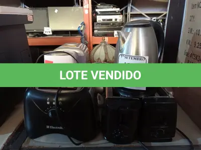 LOTE 137 - 04 TORRADEIRAS, 02 UMIDIFICADORES, 01 BASE DE LIQUIDIFICADOR, 02 JARRAS ELÉTRICAS E 01 ABAJUR. (NO ESTADO) ATENÇÃO! FAZER A VISITAÇÃO ANTES DE ARREMATAR, NÃO SABEMOS SE FUNCIONA. LEILÃO NÃO TEM GARANTIA E NEM DEVOLUÇÃO, SUJEITO A POSSÍVEIS AVARIAS VISÍVEIS/OCULTAS E/OU AUSÊNCIA DE COMPONENTES.