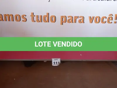 LOTE 111 - 01 BANCO NA COR VERMELHA. (NO ESTADO) ATENÇÃO! FAZER A VISITAÇÃO ANTES DE ARREMATAR, NÃO SABEMOS SE FUNCIONA. LEILÃO NÃO TEM GARANTIA E NEM DEVOLUÇÃO, SUJEITO A POSSÍVEIS AVARIAS VISÍVEIS/OCULTAS E/OU AUSÊNCIA DE COMPONENTES.