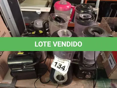 LOTE 134 - 06 LIQUIDIFICADORES MARCAS E MODELOS DIVERSOS, 01 CAFETEIRA INCOMPLETA E 02 PANELAS ELÉTRICAS. (NO ESTADO) ATENÇÃO! FAZER A VISITAÇÃO ANTES DE ARREMATAR, NÃO SABEMOS SE FUNCIONA. LEILÃO NÃO TEM GARANTIA E NEM DEVOLUÇÃO, SUJEITO A POSSÍVEIS AVARIAS VISÍVEIS/OCULTAS E/OU AUSÊNCIA DE COMPONENTES.