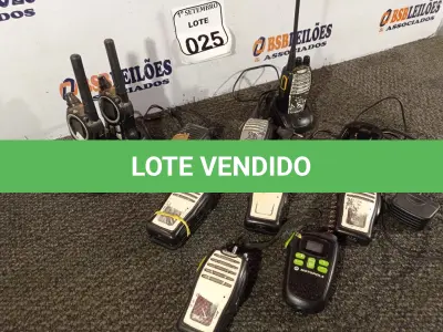 LOTE 025 - 01 LOTE COM RÁDIOS COMUNICADORES MARCAS E MODELOS DIVERSOS. (NO ESTADO) ATENÇÃO! FAZER A VISITAÇÃO ANTES DE ARREMATAR, NÃO SABEMOS SE FUNCIONA. LEILÃO NÃO TEM GARANTIA E NEM DEVOLUÇÃO, SUJEITO A POSSÍVEIS AVARIAS VISÍVEIS/OCULTAS E/OU AUSÊNCIA DE COMPONENTES.