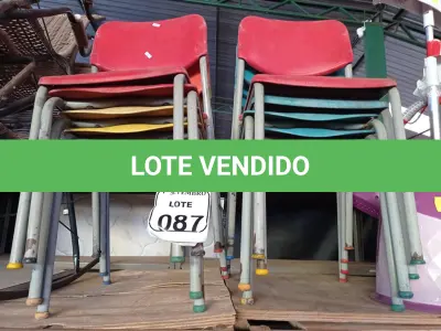 LOTE 087 - 08 CADEIRAS INFANTIS CORES DIVERSAS. (NO ESTADO) ATENÇÃO! FAZER A VISITAÇÃO ANTES DE ARREMATAR, NÃO SABEMOS SE FUNCIONA. LEILÃO NÃO TEM GARANTIA E NEM DEVOLUÇÃO, SUJEITO A POSSÍVEIS AVARIAS VISÍVEIS/OCULTAS E/OU AUSÊNCIA DE COMPONENTES.
