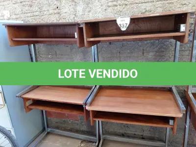 LOTE 337 - 04 MESAS EM MADEIRA COM PÉS CROMADOS. (NO ESTADO) ATENÇÃO! FAZER A VISITAÇÃO ANTES DE ARREMATAR, NÃO SABEMOS SE FUNCIONA. LEILÃO NÃO TEM GARANTIA E NEM DEVOLUÇÃO, SUJEITO A POSSÍVEIS AVARIAS VISÍVEIS/OCULTAS E/OU AUSÊNCIA DE COMPONENTES.