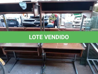 LOTE 339 - 04 MESAS EM MADEIRA COM PÉS CROMADOS. (NO ESTADO) ATENÇÃO! FAZER A VISITAÇÃO ANTES DE ARREMATAR, NÃO SABEMOS SE FUNCIONA. LEILÃO NÃO TEM GARANTIA E NEM DEVOLUÇÃO, SUJEITO A POSSÍVEIS AVARIAS VISÍVEIS/OCULTAS E/OU AUSÊNCIA DE COMPONENTES.